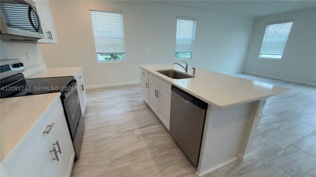 Building Photo - 568 Salisbury Cir