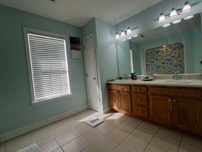 Building Photo - EXCEPTIONAL HOME