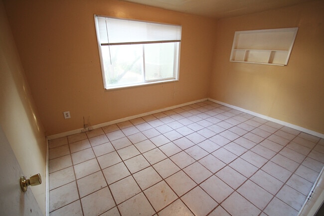 Building Photo - BEAUTIFUL 2 BED, 1 BATH SEATTLE HOME FOR RENT W EASY COMMUTE