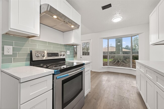 Building Photo - 16235 La Terra Dr