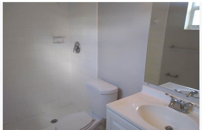 Building Photo - 2220 NW 44th Ave