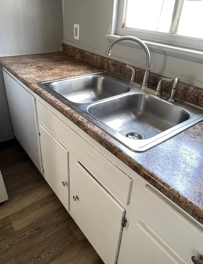 Building Photo - 601-605 Abbe Rd