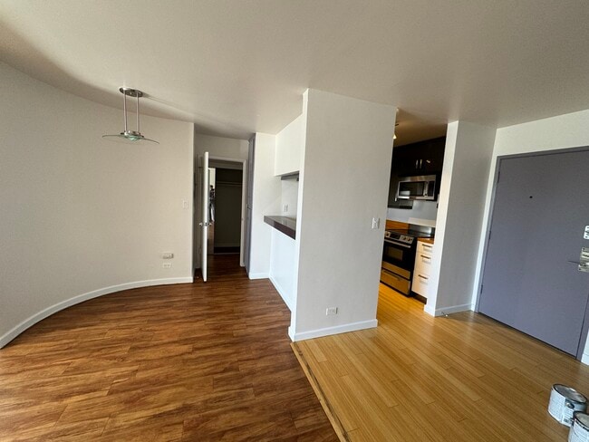 Building Photo - 1440 Veteran Ave