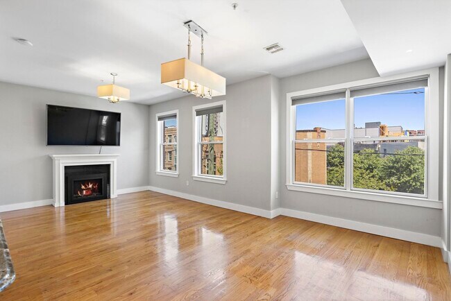 Building Photo - 349 3rd St