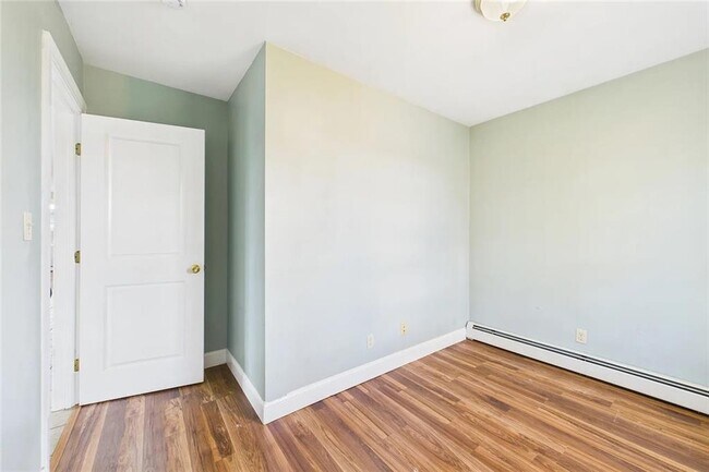 Building Photo - 136 Almy St