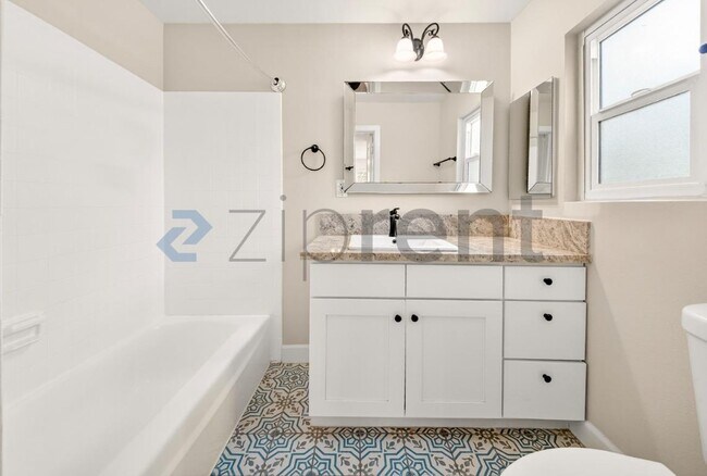 Building Photo - 16925 Hillside Dr