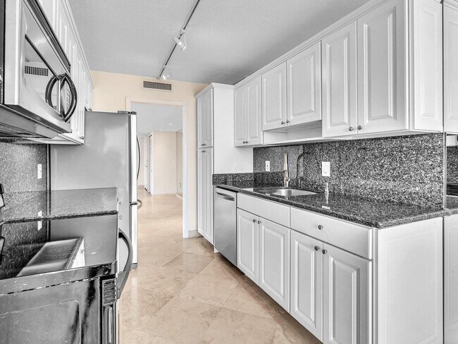 Building Photo - 4200 N Ocean Dr