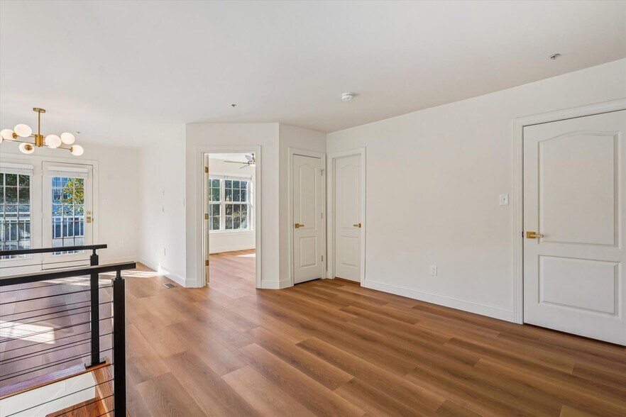 Building Photo - 604 Highland Ridge Ave