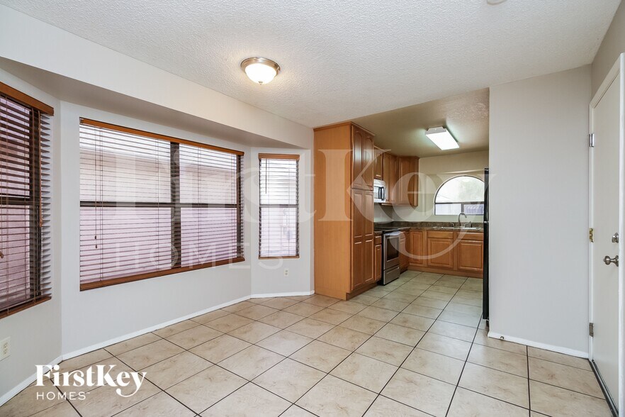 Building Photo - 6410 W Townley Ave