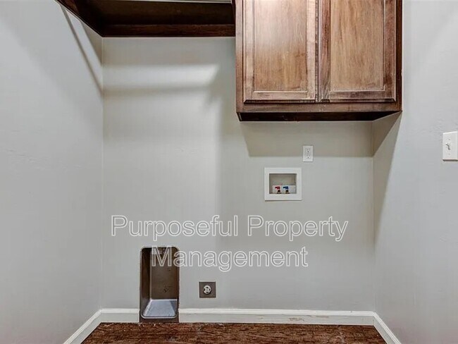 Building Photo - 4309 Edinburg Way