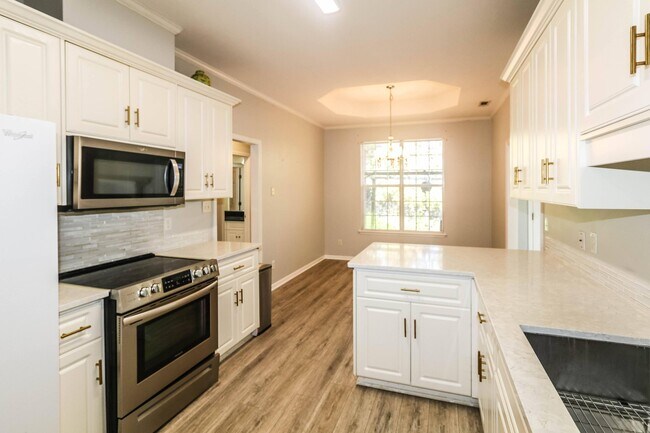 Building Photo - 5803 Carriage Hills Dr