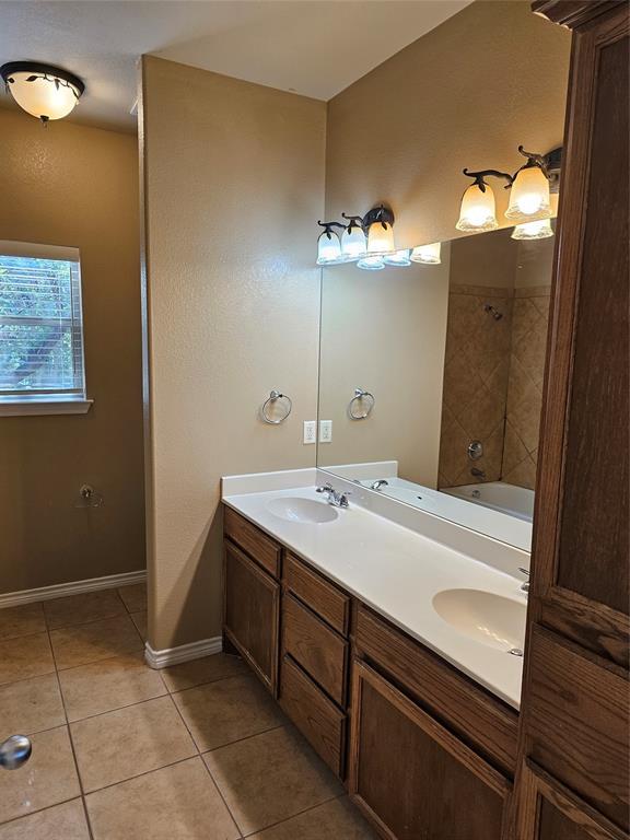 Building Photo - 2106 Red Fox Rd