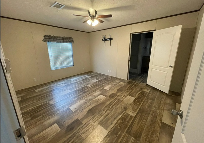 Building Photo - 161 Burr Rd