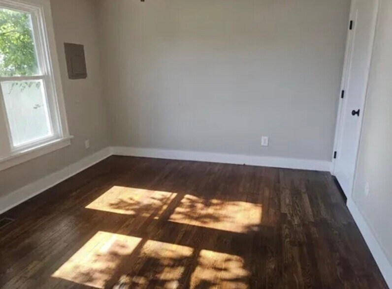 Building Photo - 719 S Market St