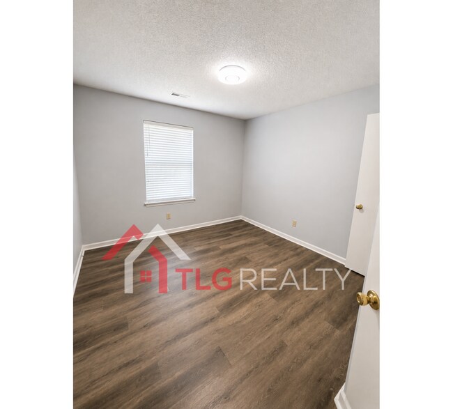 Building Photo - 3821 Rosedown Dr