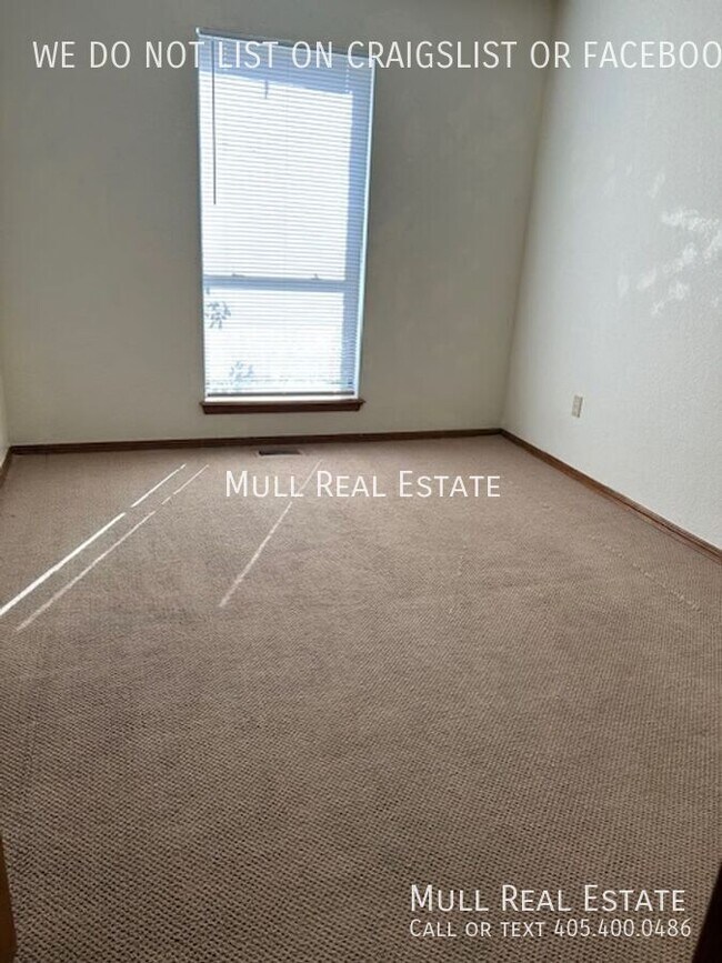 Building Photo - 2824 Silvertree Dr