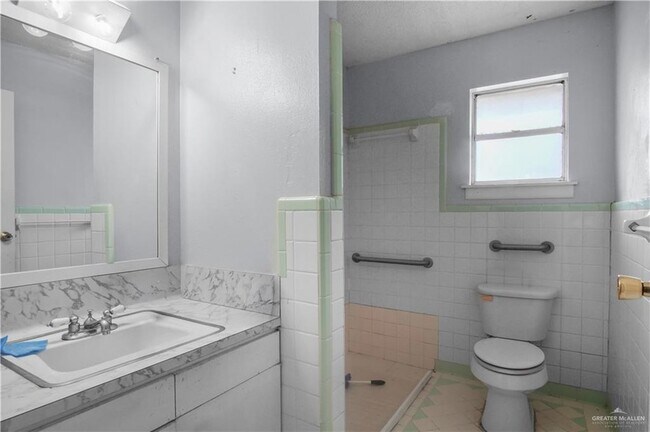 Building Photo - 109 W 22nd St