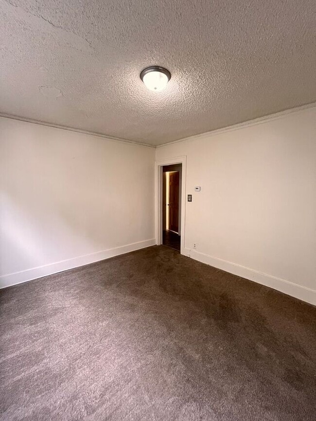 Building Photo - Cozy and Bright 2-Bedroom Duplex with Fire...