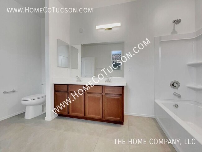 Building Photo - 5618 W Monterey Dr