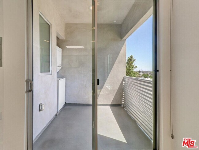 Building Photo - 12114 Idaho Ave