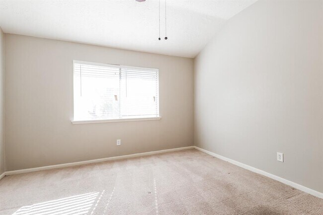 Building Photo - 10538 Waving Fields Dr