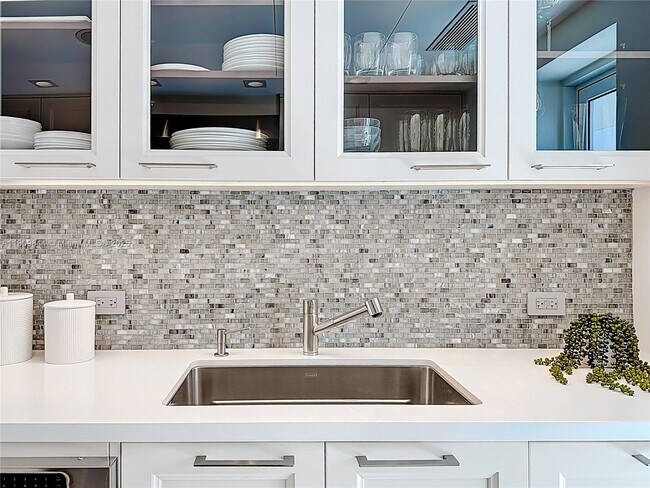 Building Photo - 2715 N Ocean Blvd