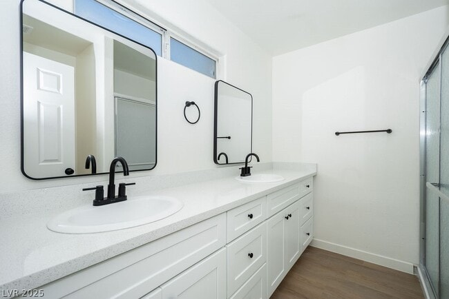 Building Photo - 2021 S Dandelion St