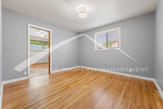 Building Photo - Single Family Home with 1 Car Garage and Central Air!