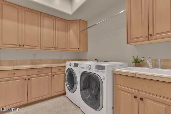 Building Photo - 12198 E Doubletree Ranch Rd