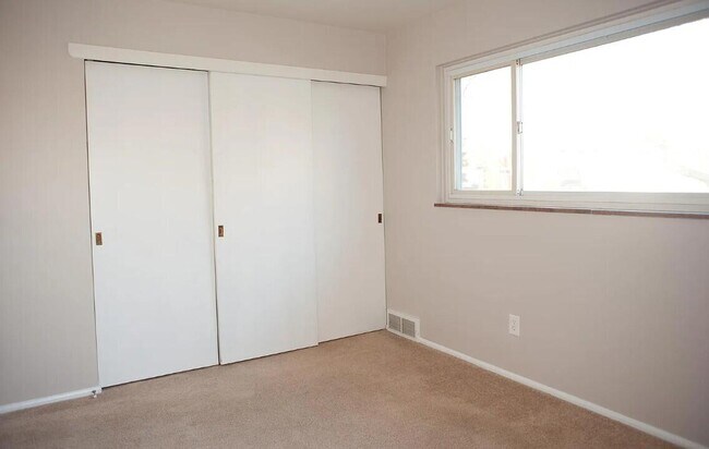 Building Photo - 14255 Cavell St