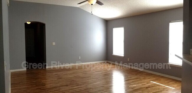 Building Photo - 837 Broxton St