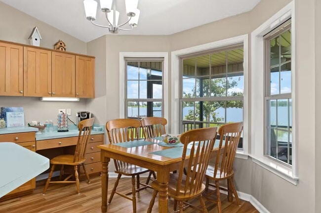 Building Photo - 270 Silver Lake N