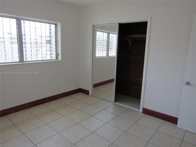 Building Photo - 1514 SW 22nd Ave