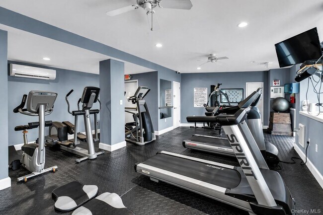 Building Photo - 585 Dune Rd