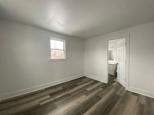 Building Photo - 124 S Chillicothe St