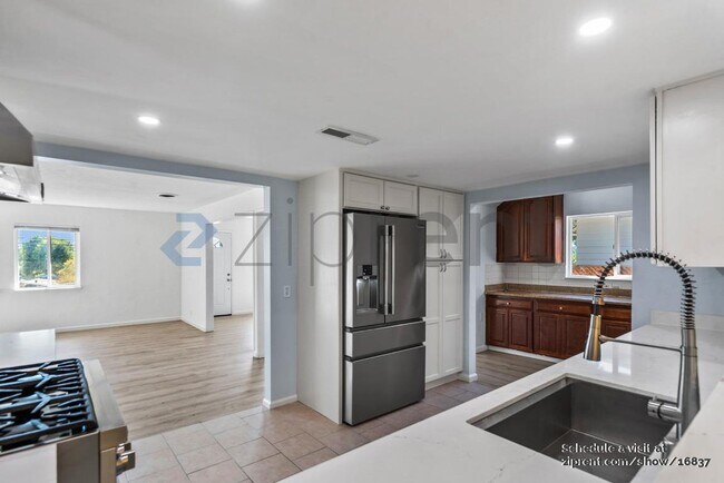 Building Photo - 1967 Solano Way