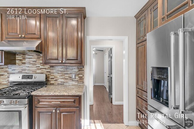 Building Photo - Spacious 3 Bedroom Single Family Home | Fu...