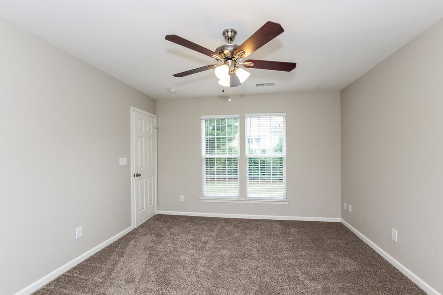 Building Photo - 6724 Mimosa St