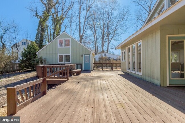 Building Photo - 2031 Hillside Dr