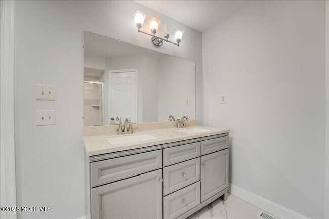 Building Photo - 291 Plum Dr