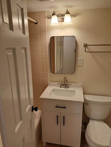 Building Photo - 617 Dauphine St