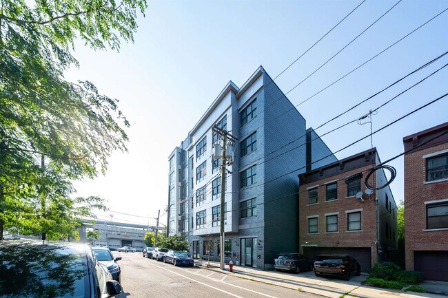 Building Photo - 386 5th St