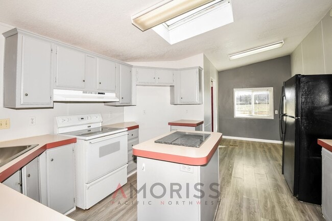 Building Photo - ****COMING SOON****  Country living in a clean, cozy home!