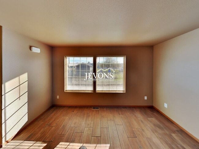 Building Photo - Spacious 3-Bedroom, 2-Bathroom Apartment in Central Yakima
