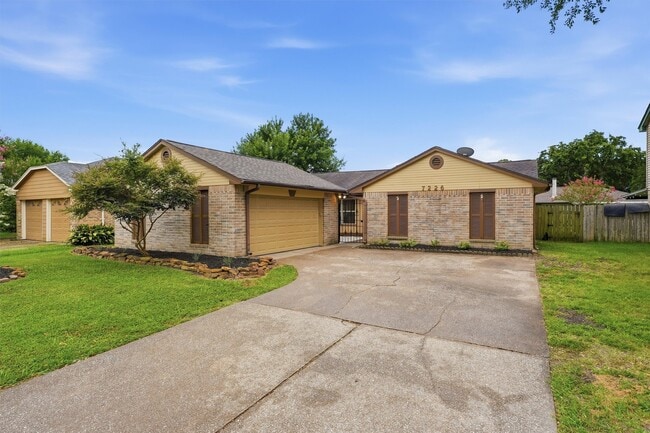 Building Photo - 7226 Thicket Trail Dr