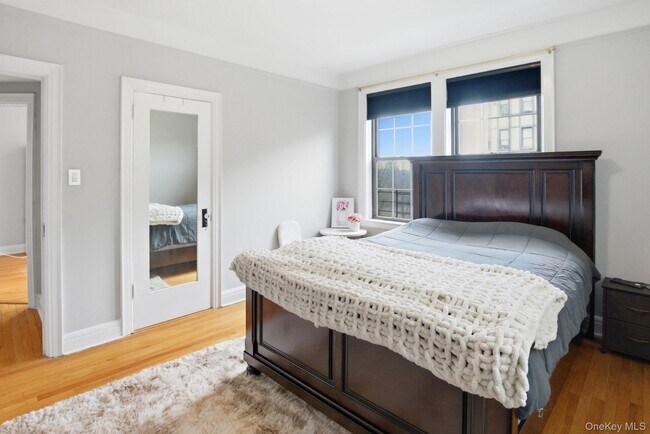 Building Photo - 26 Pondfield Rd