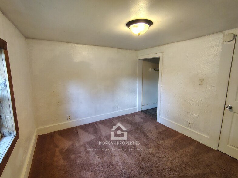 Building Photo - 2304 Hendricks St