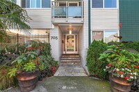 Building Photo - !!2 Weeks Free with Signed Lease!! Beautif...