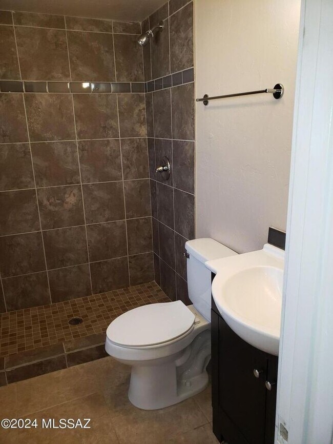 Building Photo - Your Private Retreat Awaits — Charming 3BR/2BA Home