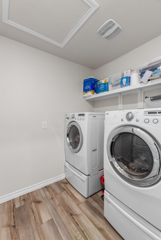 Building Photo - Rental Listing – London ISD